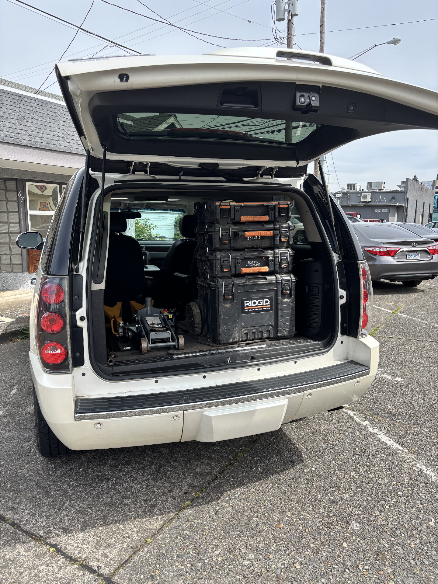 Fully-loaded mobile service rig — RIDGID tool system and floor jack ready to roll